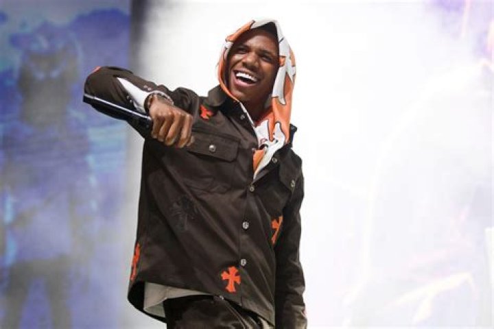 Ella Bands Calls Out A Boogie Wit Da Hoodie On TikTok |