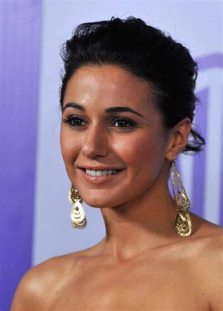 Emmanuelle Chriqui is Sexy and Most Popular Hollywood Actress