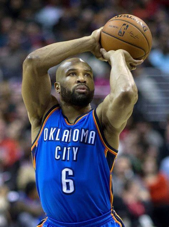 ExKnicks coach Derek Fisher marries Gloria Govan in lavish wedding