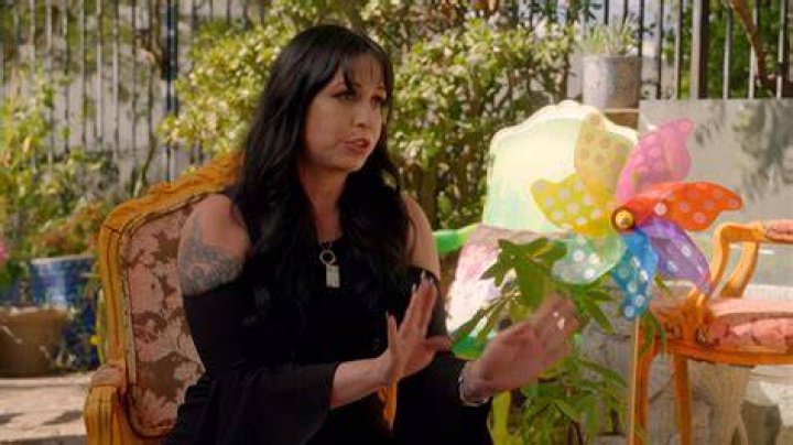 Exorcist Rachel Stavis Is Introduced To The Crew On "Celebrity Exorcism"