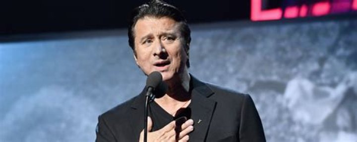 Former Journey Singer Steve Perry Sings Live for the First Time in