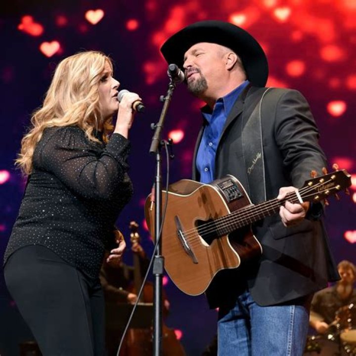 Garth Brooks Divorce Settlement Is American singersongwriter Getting