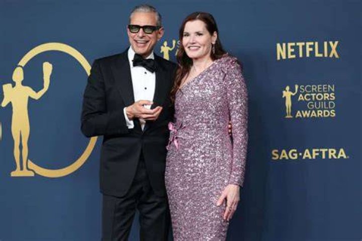 Geena Davis & Jeff Goldblum from Stars and Their First Big Loves E! News