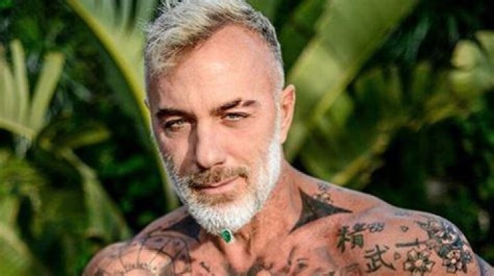 Gianluca Vacchi, de 52 anos, revela a t&eacute;cnica de aumentar a
