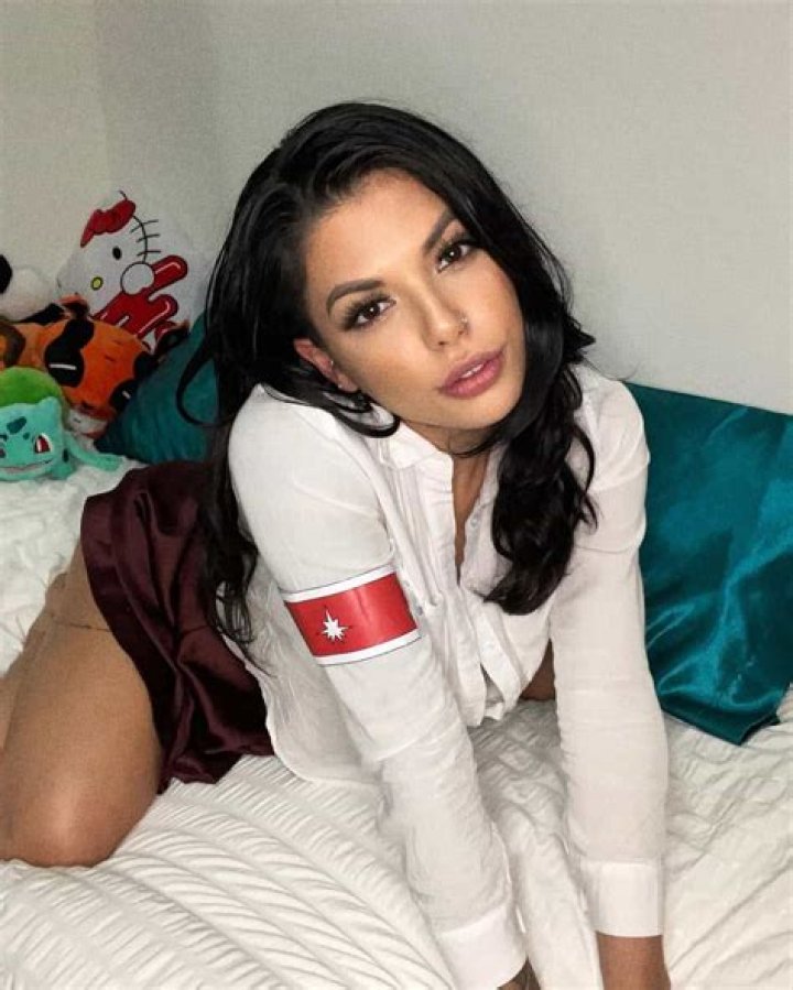 Gina Valentina (darealginavalentina) • Instagram photos and videos