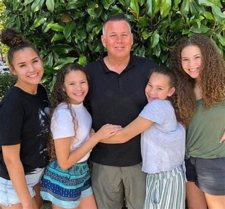 Gracie Haschak Age, Net Worth, Boyfriend, Family & Biography