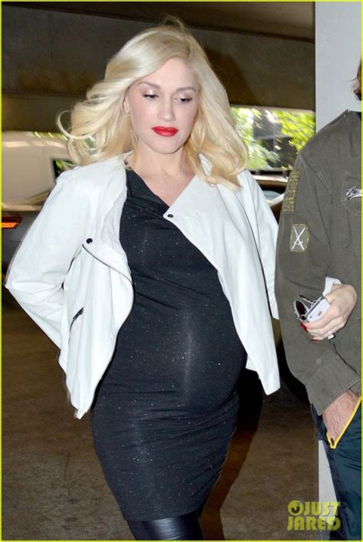 Gwen Stefani New Baby Bump PHOTO Wearing Stiletto Heels; Due Date Not