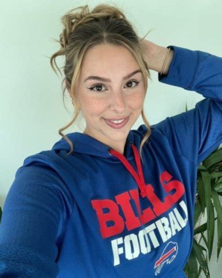 Hailey Wingit (Just Wingit) Bio, Wiki, Boyfriend, Height & Net Worth