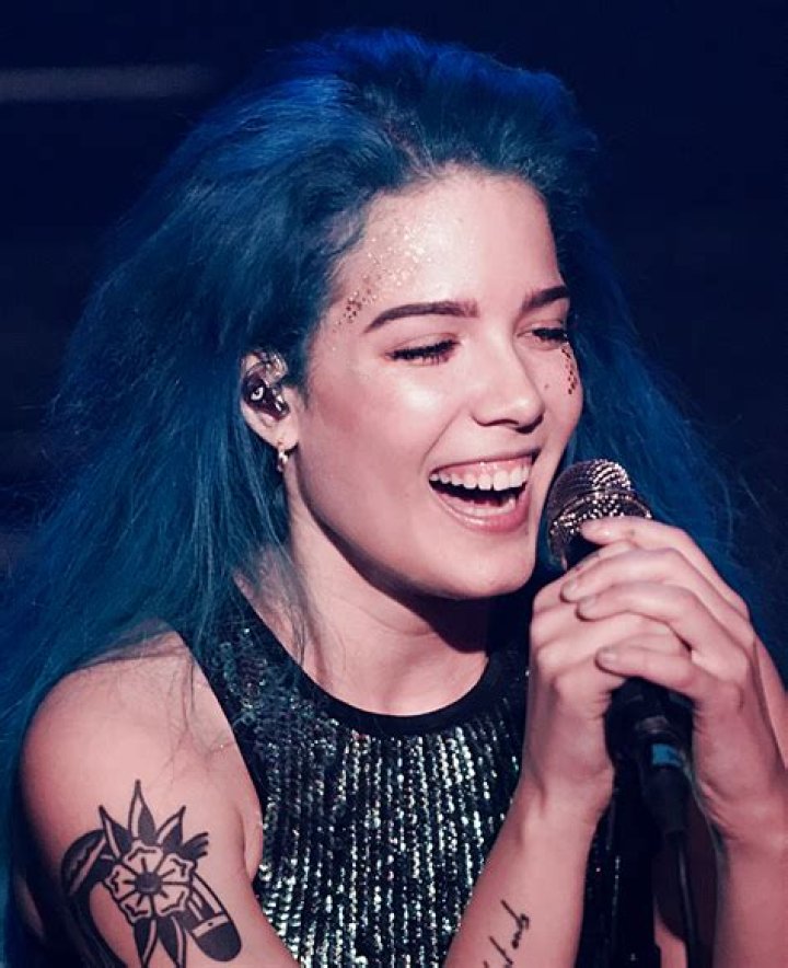 Halsey, Carmelo-maika