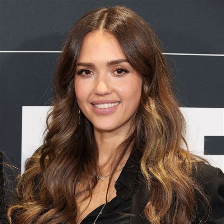 HOLLYWOOD ALL STARS Jessica Alba Profile, Bio and Pictures in 2012