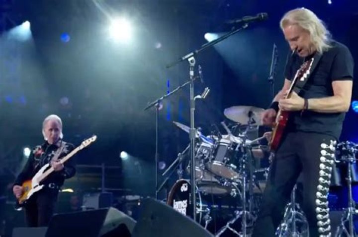 How Joe Walsh's Height, Weight, Net Worth And Age Define His Rockstar
