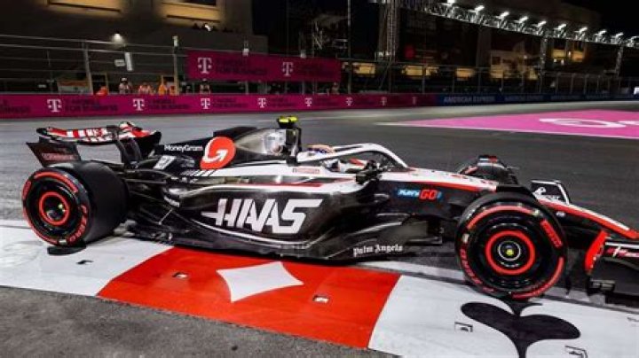 How much does an F1 pit crew make? Salaries and wages revealed