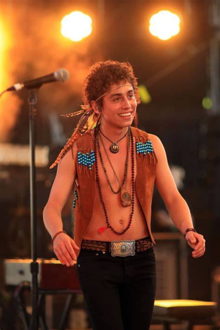 How tall is Josh Kiszka? Height, Age, Net Worth, Girlfriend. Gay?
