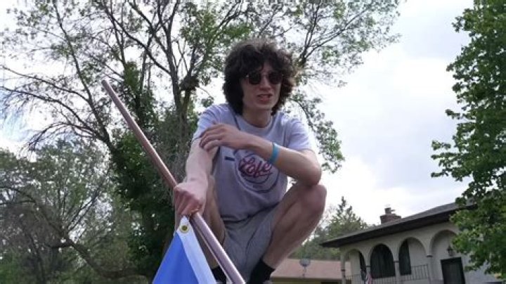 How tall is Lofe the YouTuber?