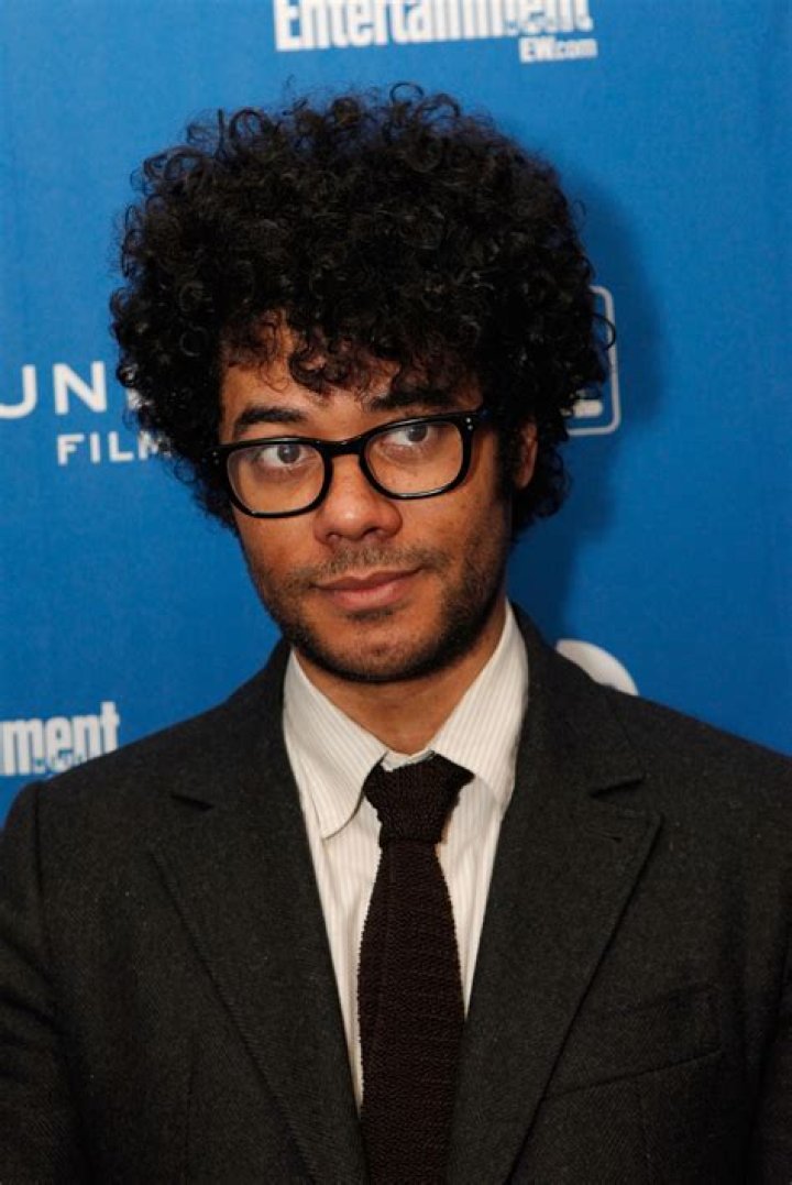 How tall is Richard Ayoade