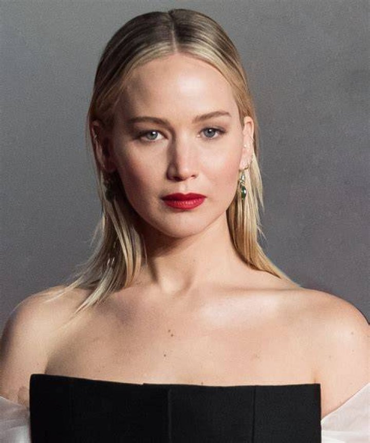 How To Tower Over Like Jennifer Lawrence