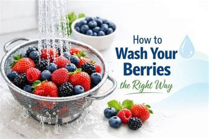 How To Wash Your Berries The RIGHT Way, According To a Produce Pro