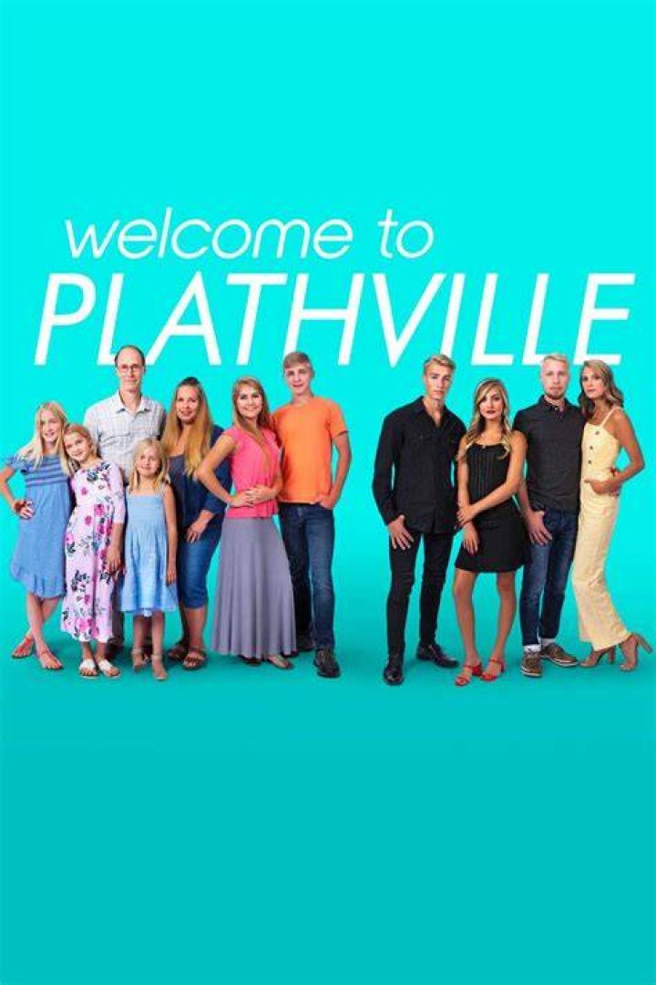 Inside Micah and Olivia's Relationship Amidst Family Drama on 'Welcome to Plathville' (EXCLUSIVE CLI ·