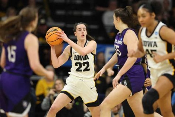 Iowa’s Caitlin Clark sinks buzzerbeater from halfcourt logo to push