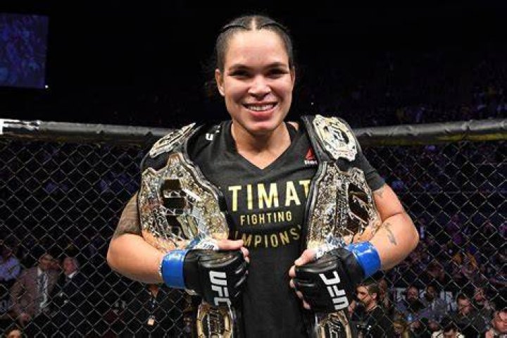 Is Amanda Nunes' wife Nina Nunes fighting in the UFC this weekend?
