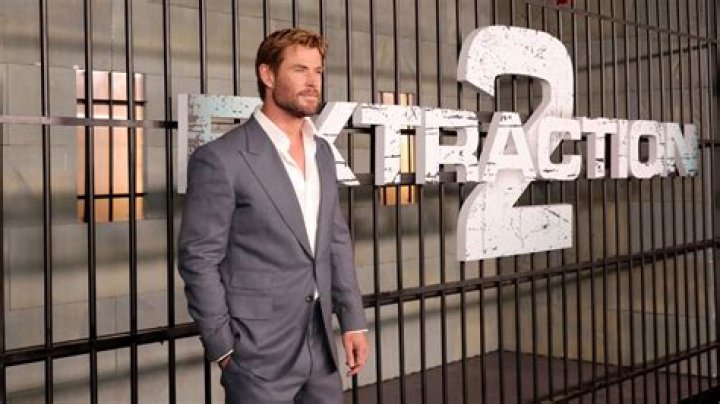 Is Chris Hemsworth the Tallest Hemsworth Brother?