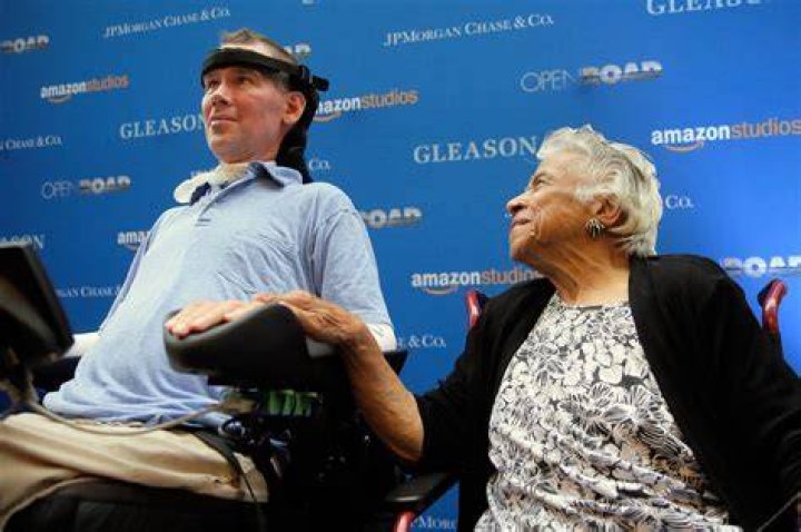 Is Steve Gleason still alive?Where is he today and who is his wife?