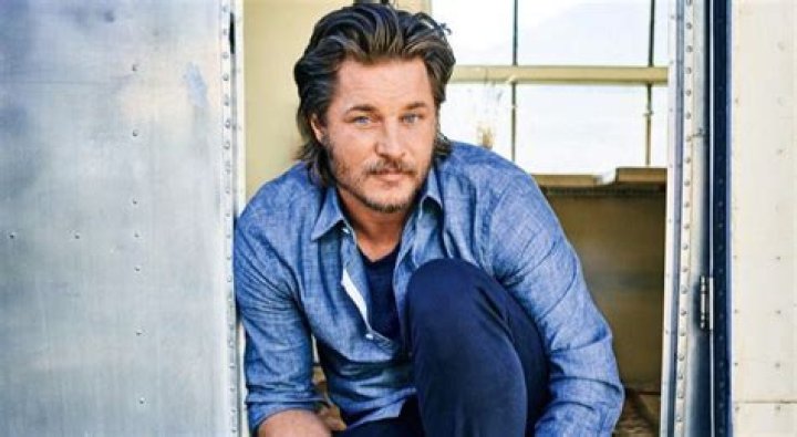 Is Travis Fimmel ready to wife up anyone from his girlfriend list?