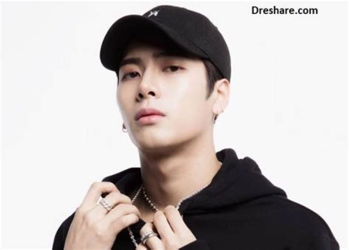 Jackson Wang Height, Weight, Age, Wife, Family, Biography & More