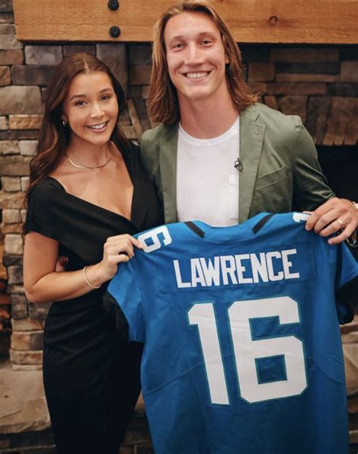Jags QB Trevor Lawrence, wife Marissa celebrate 5 years together