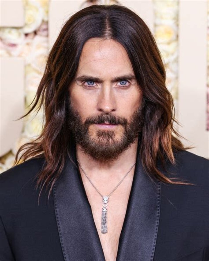Jared Leto wears a flower to the 2016 Academy AwardsLainey Gossip