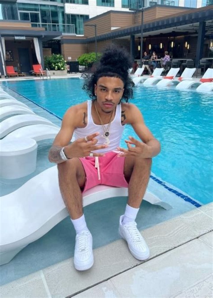 Jay Cinco Height, Weight, Age, Girlfriend, Family ·