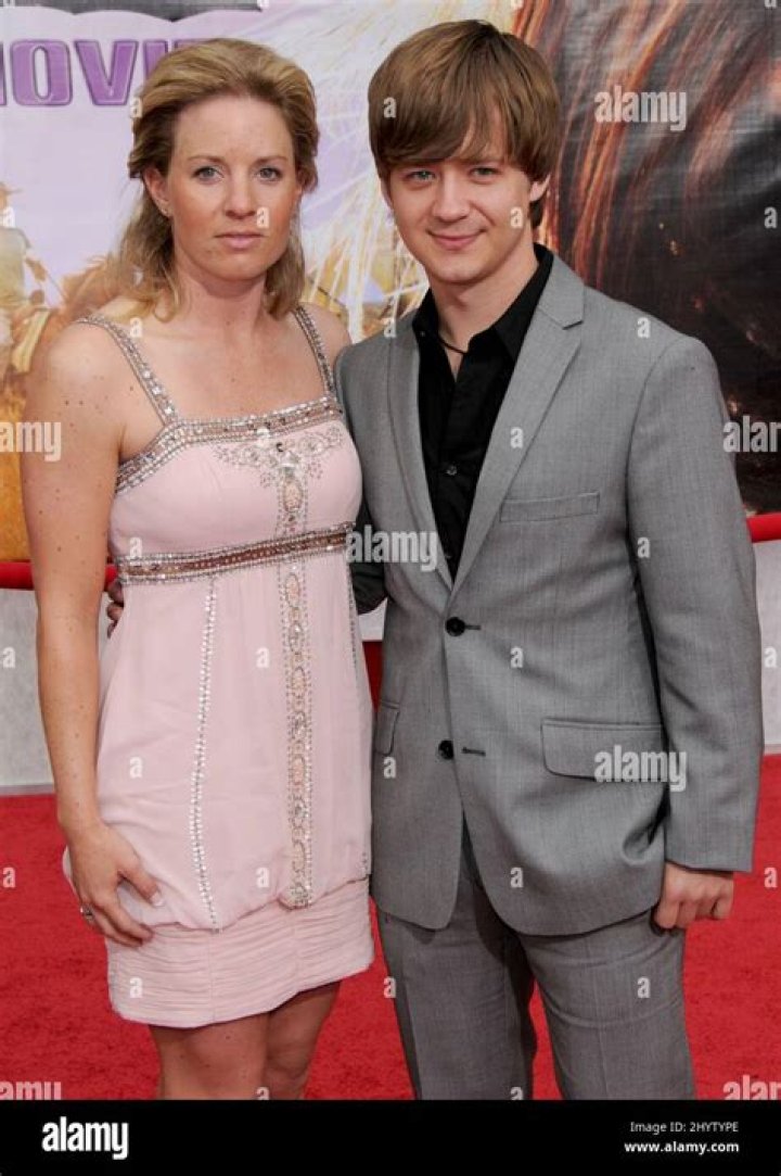 Jennifer Earles Biography Facts about Jason Earles's ExWife. Eceleb
