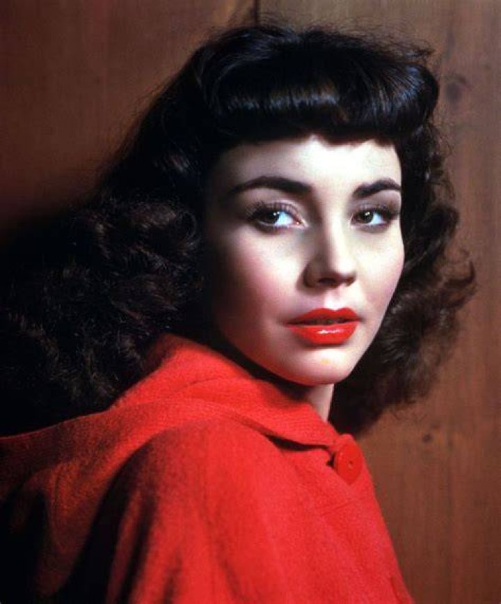 Jennifer Jones biography, Jennifer Jones achievements, Jennifer Jones