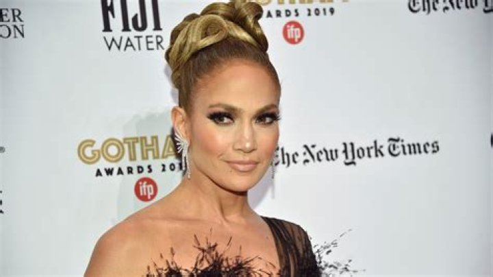 Jennifer Lopez, 50, shows off her good looks as she goes makeup free
