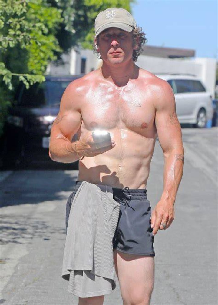 Jeremy Allen White&rsquo;s Workout Routine Verywell Shape