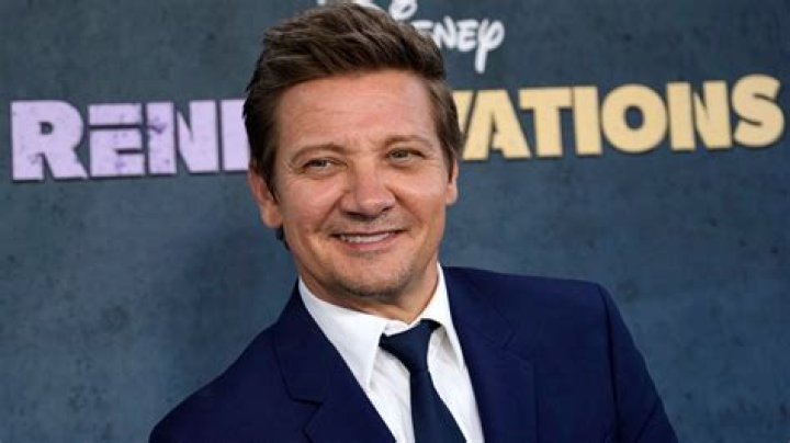 Jeremy Renner face closeup