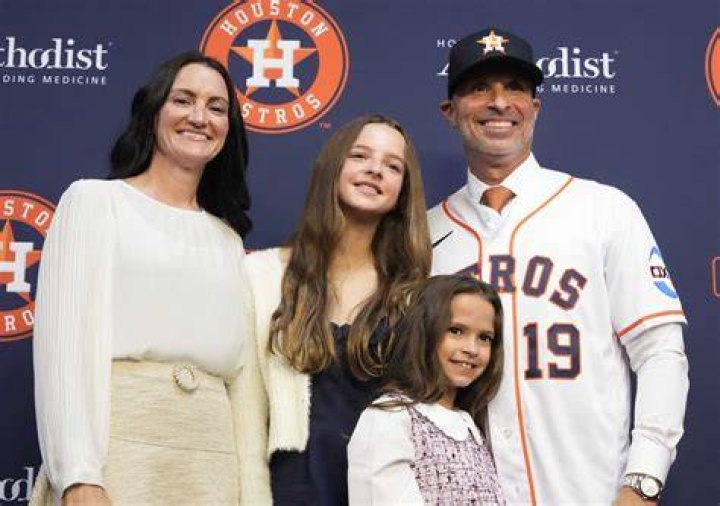 Joe Espada Biography, Age, Height, Wife, Net Worth, Family |