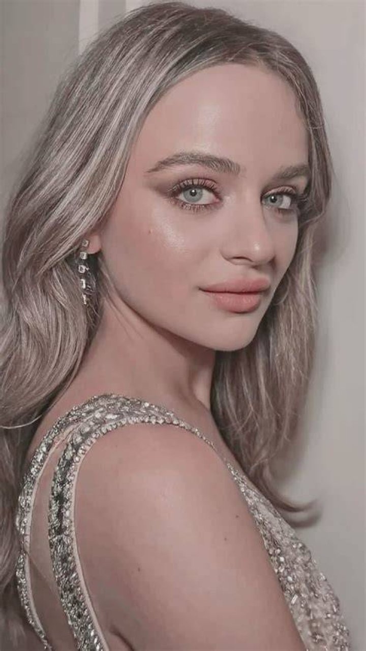 Joey King &mdash; SEE PICS Hollywood Life