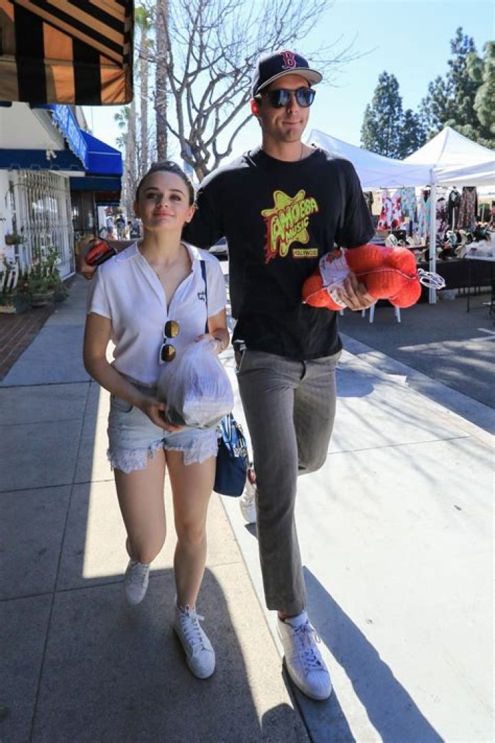 Joey King with her boyfriend Steven Piet out in Los Angeles01 GotCeleb