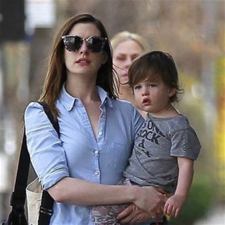 Jonathan Rosebanks Shulman (Anne Hathaway's Son) Bio, Age, Facts 3 Jonathan Rosebanks Shulman Biography