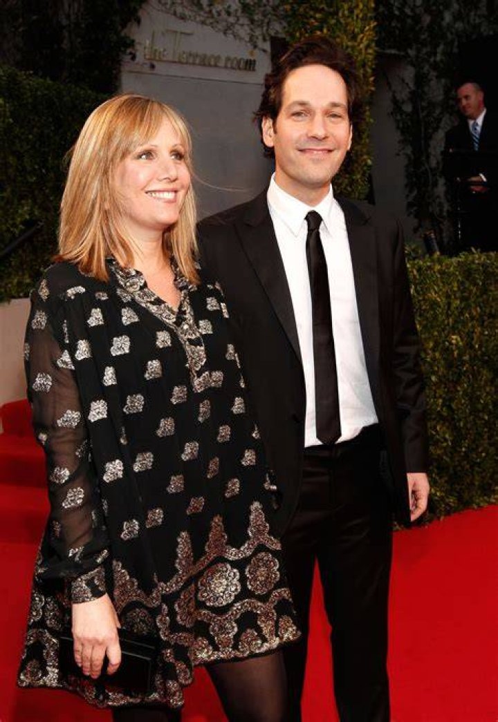 Julie Yaeger – Biography, Age, Family, Facts About Paul Rudd’s Wife