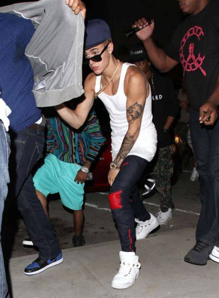 Justin Bieber Pisses Into Restaurant Mop Bucket -- 'F*** Bill Clinton |