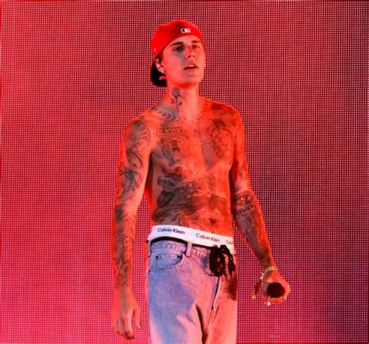 Justin Bieber really, really tried to cover up his Selena Gomez tattoo