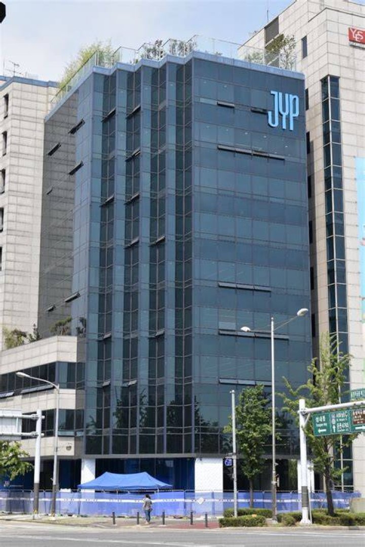 JYP Entertainment Is Being Chastised By Fans For Its Poor JYP Entertainment