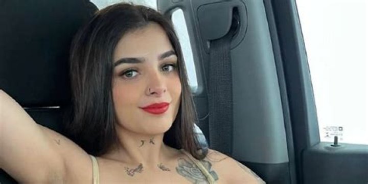 Karely Ruiz se deja ver en topless tras anunciar su solter&iacute;a