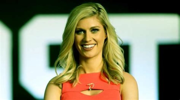Kayce Smith Biography, Salary, Boyfriend, Married, ESPN, Cancer, Barstool ·