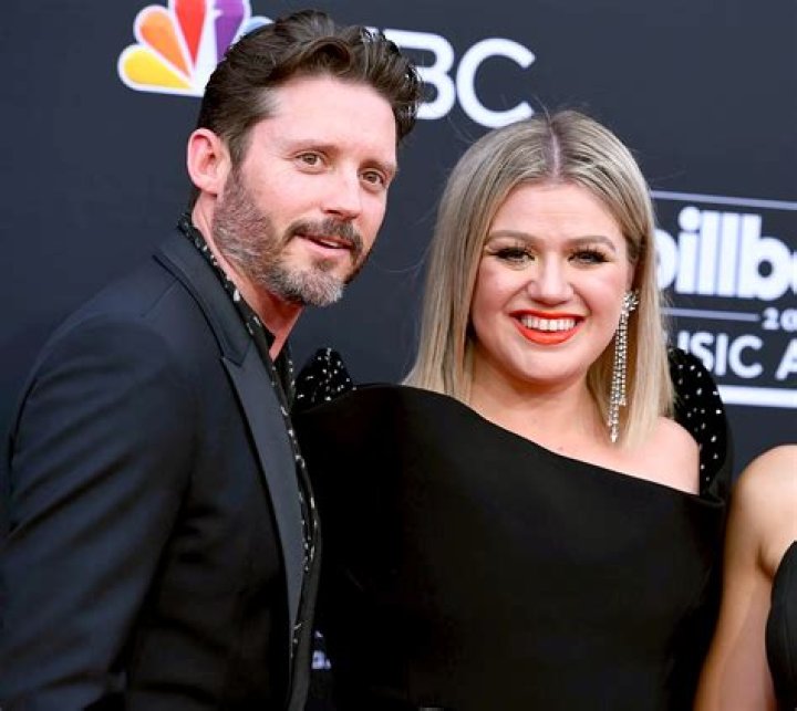 Kelly Clarkson Divorce Signs She Split From Brandon Blackstock