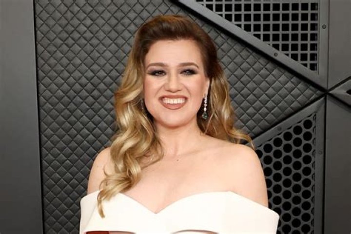 Kelly Clarkson fans call out 'weird' detail as star shows off thinner-than-ever figure in slinky dre |