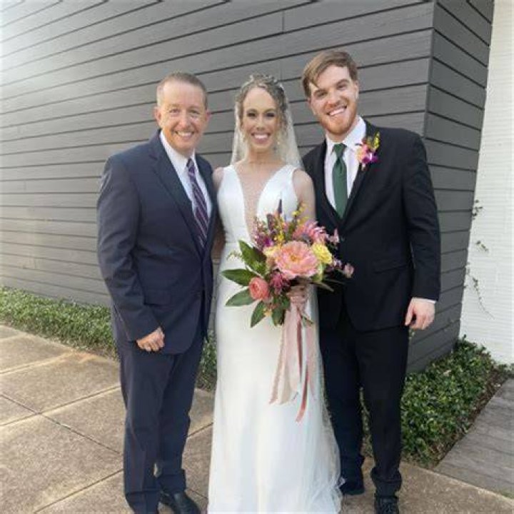Kelsey Davis (FOX 26 News) Bio, Age, Height, Husband, Wedding, Married