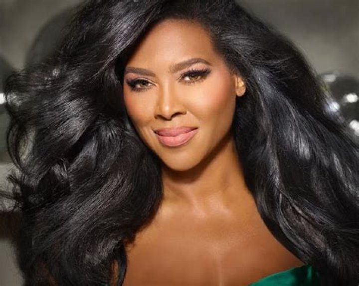Kenya Moore Age, Husband, Net worth, Height, Weight, Bio 3 Kenya Moore height and weight